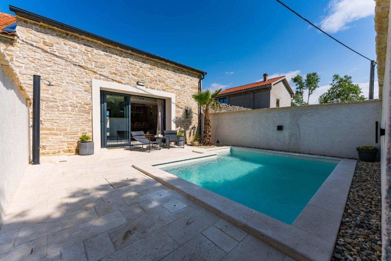 Stone House With Pool Poeta Villa Pridraga Eksteriør billede